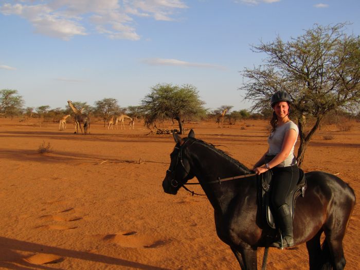 Safari à cheval dans la nature au bord du Kalahari