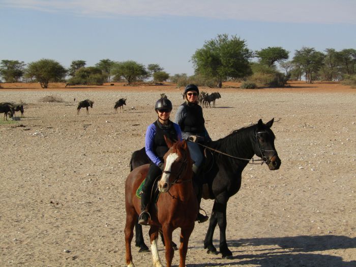 Safari à cheval dans la nature au bord du Kalahari