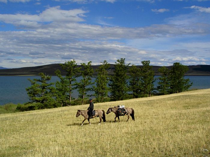 Montagnes et lacs dans le nord