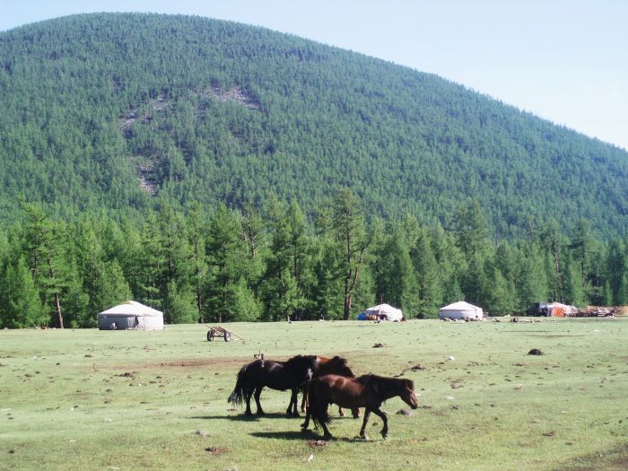 Montagnes et lacs dans le nord