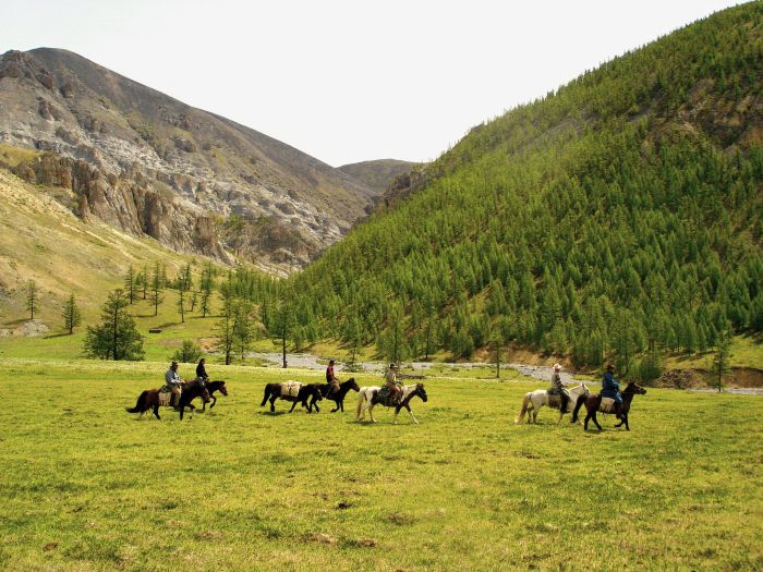 Montagnes et lacs dans le nord