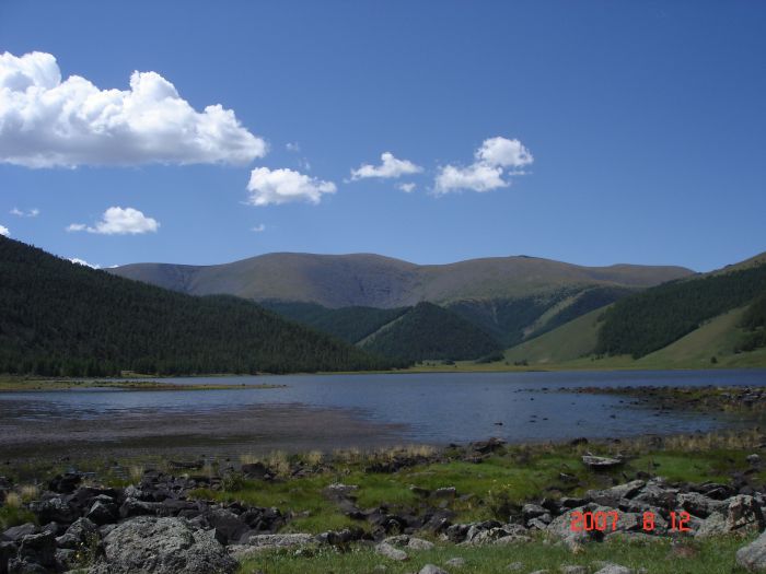 Montagnes et lacs dans le nord
