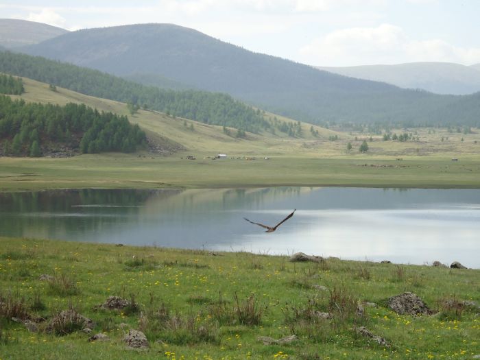Montagnes et lacs dans le nord