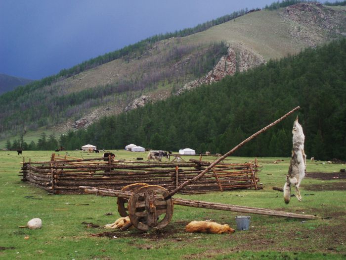 Montagnes et lacs dans le nord