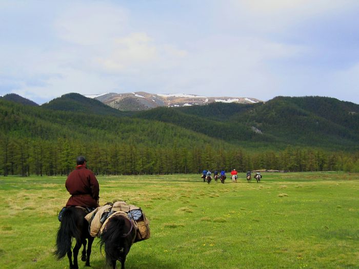 Montagnes et lacs dans le nord