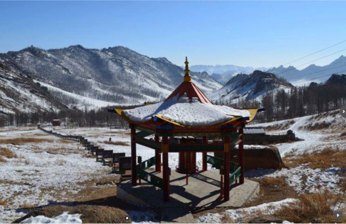 La magie de l'hiver dans les montagnes du Khenti