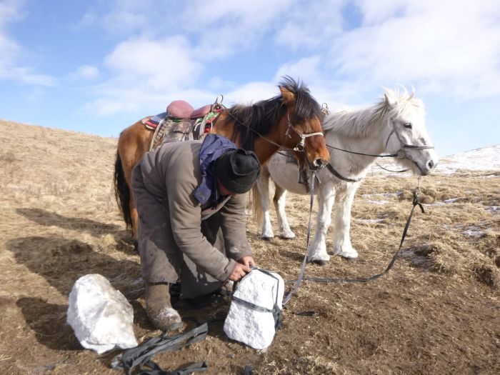 La magie de l'hiver dans les montagnes du Khenti