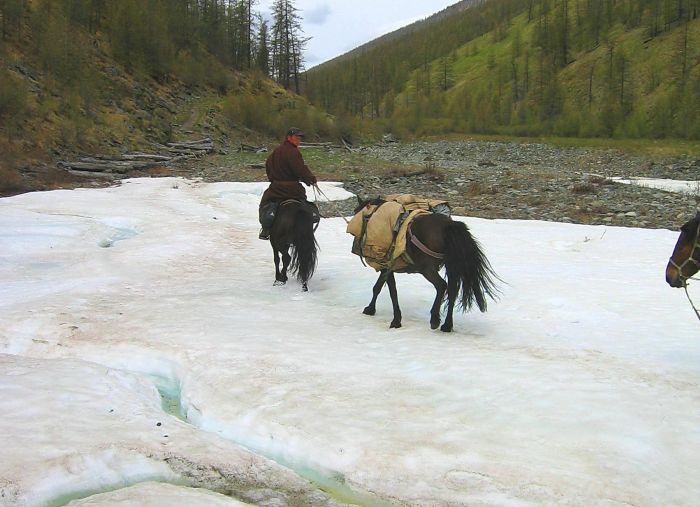 La magie de l'hiver dans les montagnes du Khenti