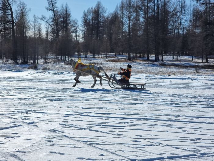 La magie de l'hiver dans les montagnes du Khenti