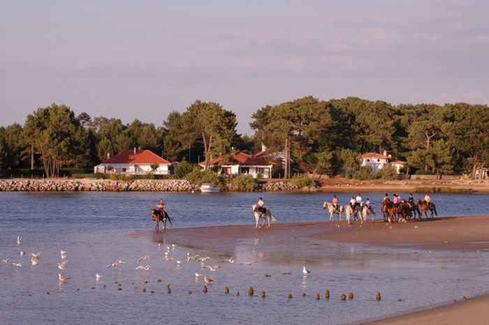 Chateaux du Perigord et plages de l'Atlantique