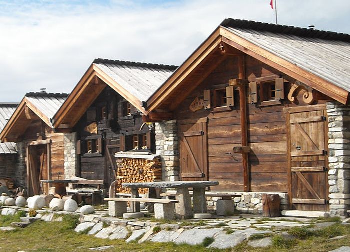 Randonnées dans les Alpes valaisannes Accomodation